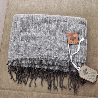 awanapashmin-gregrey-Awana Alpaca Pashminas