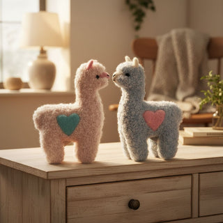 Love-struck Alpacadorable Hand Made Baby Alpaca Ornaments - Choice Alpaca Products-AK_ornament-lovestruck-5in